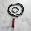 Budstone („Prasemquarz“) -Granat-Mala mit Seidenquaste und Armband