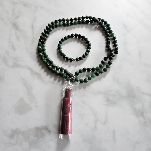 Budstone („Prasemquarz“) -Granat-Mala mit Seidenquaste und Armband