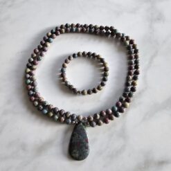 Rubin-Disthen-Fuchsit-Mala mit Rubin-Disthen-Fuchsit-Anhänger und Armband