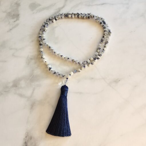 Dumortierit (Dumortierit in Quarz) -Mala mit Seidenquaste und Armband – Bild 3