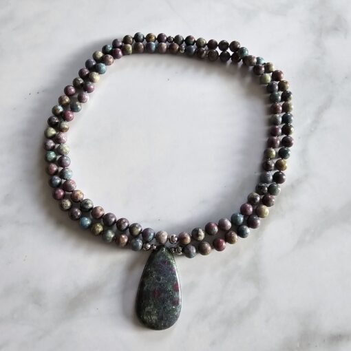 Rubin-Disthen-Fuchsit-Mala mit Rubin-Disthen-Fuchsit-Anhänger und Armband – Bild 3