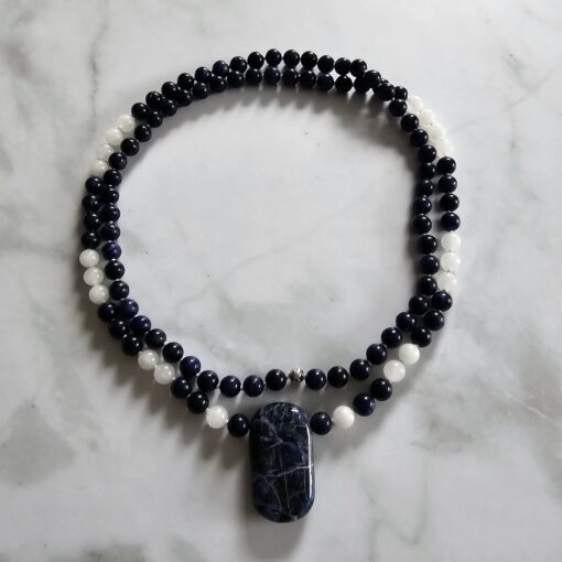 Sodalith-Schneequarz-Mala mit Sodalith-Anhänger und Armband – Bild 3