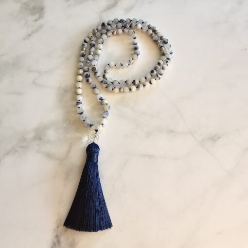 Dumortierit (Dumortierit in Quarz) -Mala mit Seidenquaste und Armband – Bild 5