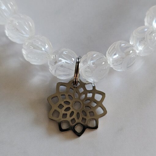 Bergkristall-Lotusperlen-Mala (2) mit Seidenquaste und Armband – Bild 5