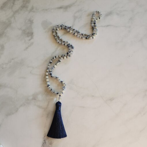 Dumortierit (Dumortierit in Quarz) -Mala mit Seidenquaste und Armband – Bild 6