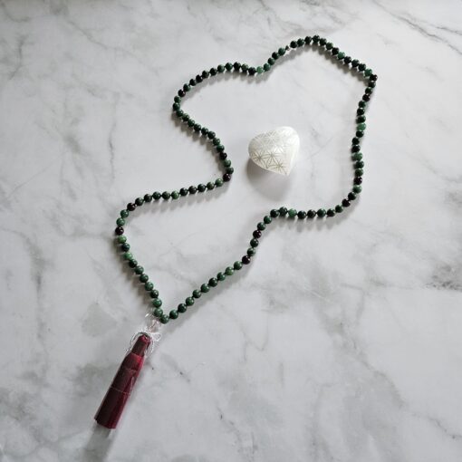 Budstone („Prasemquarz“) -Granat-Mala mit Seidenquaste und Armband – Bild 7