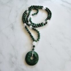 Budstone („Prasemquarz“) -Schneequarz-Mala mit Budstone-Donut