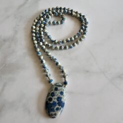 K2-Mala (2) mit größerem, ovalem K2-Anhänger