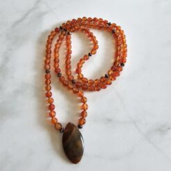 „Karneolachat“-Kupfer-Mala mit "Bandachat"-Navette