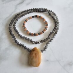 Mondstein (grau) -Mala (2) mit pfirsichfarbenem Mondstein-Anhänger und Armband