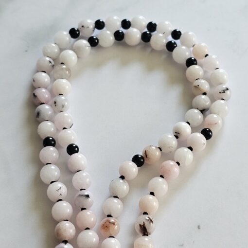 Jaspis („Kirschblüten-Jaspis“) -Turmalin (schwarz) -Mala mit Seidenquaste – Bild 10