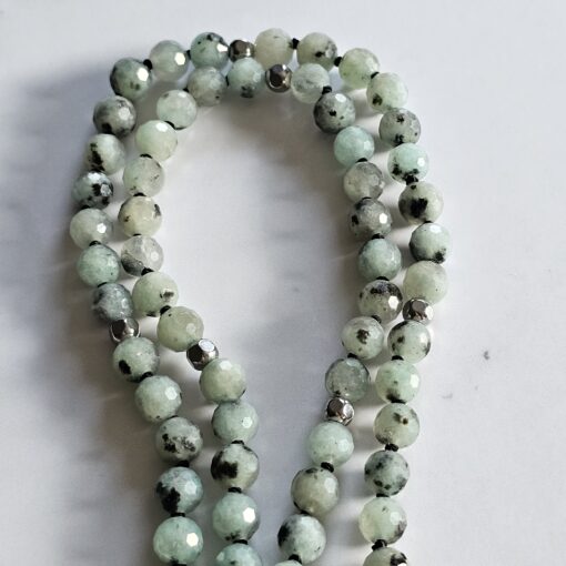Jaspis (auch „Sesam Jaspis“ oder „Kiwi Jaspis, facettiert) -Obsidian-Mala mit Seidenquaste – Bild 10