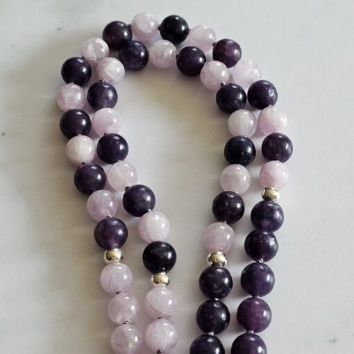 Kunzit-Lepidolith-Mala mit Seidenquaste – Bild 10