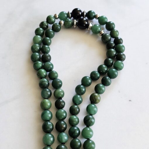 Budstone („Prasemquarz“) -Turmalin (schwarz) -Mala mit Budstone-Donut – Bild 11