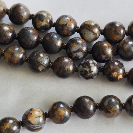 Opal (braun, brauner „Feuerspitzen“ Opal) -Mala mit kupferfarbenem Anhänger – Bild 11
