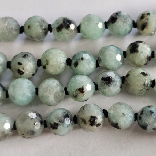 Jaspis (auch „Sesam Jaspis“ oder „Kiwi Jaspis, facettiert) -Obsidian-Mala mit Seidenquaste – Bild 12