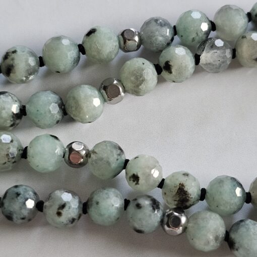 Jaspis (auch „Sesam Jaspis“ oder „Kiwi Jaspis, facettiert) -Obsidian-Mala mit Seidenquaste – Bild 13