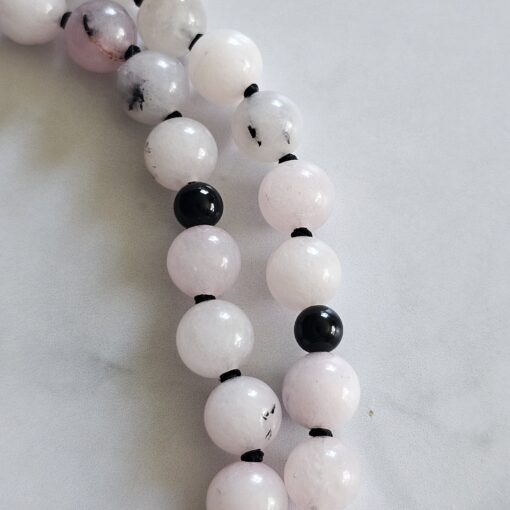 Jaspis („Kirschblüten-Jaspis“) -Turmalin (schwarz) -Mala mit Seidenquaste – Bild 14