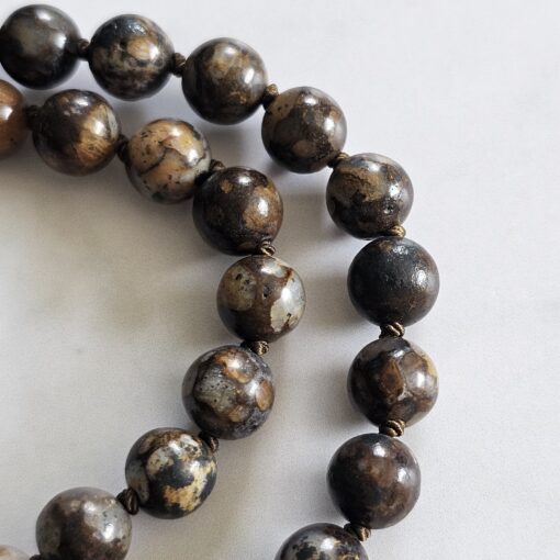 Opal (braun, brauner „Feuerspitzen“ Opal) -Mala mit kupferfarbenem Anhänger – Bild 14