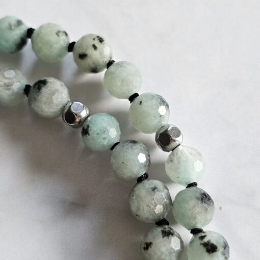 Jaspis (auch „Sesam Jaspis“ oder „Kiwi Jaspis, facettiert) -Obsidian-Mala mit Seidenquaste – Bild 15