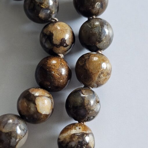 Magnesit-Opal (braun) -Mala (1) mit Edelstahlanhänger – Bild 17
