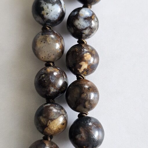 Opal (braun, brauner „Feuerspitzen“ Opal) -Mala mit kupferfarbenem Anhänger – Bild 18