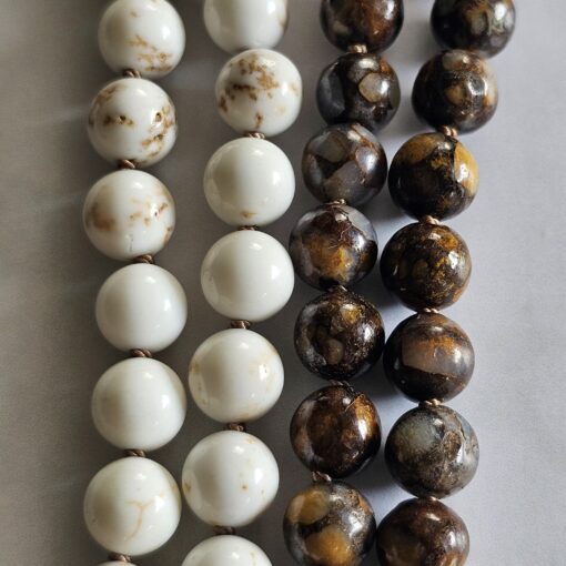 Magnesit-Opal (braun) -Mala (1) mit Edelstahlanhänger – Bild 2