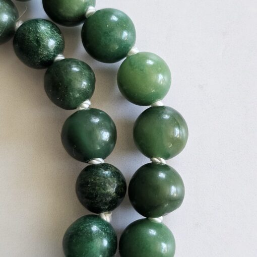 Budstone („Prasemquarz“) -Schneequarz-Mala mit Budstone-Donut – Bild 20