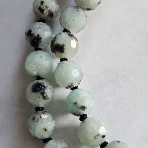 Jaspis (auch „Sesam Jaspis“ oder „Kiwi Jaspis, facettiert) -Obsidian-Mala mit Seidenquaste – Bild 20