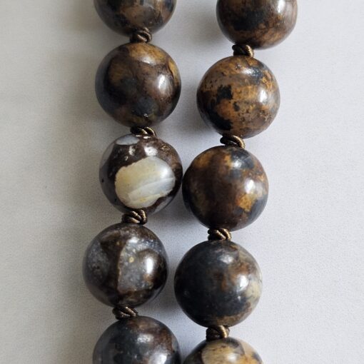 Opal (braun, brauner „Feuerspitzen“ Opal) -Mala mit kupferfarbenem Anhänger – Bild 20