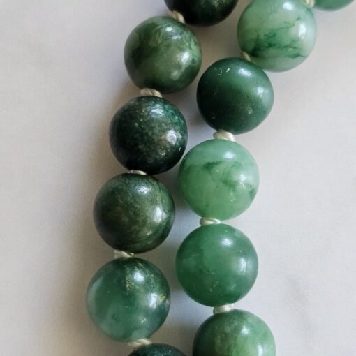 Budstone („Prasemquarz“) -Schneequarz-Mala mit Budstone-Donut – Bild 22