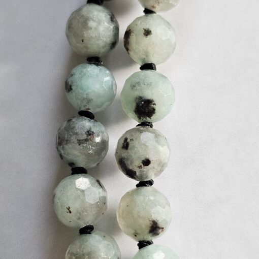 Jaspis (auch „Sesam Jaspis“ oder „Kiwi Jaspis, facettiert) -Obsidian-Mala mit Seidenquaste – Bild 23