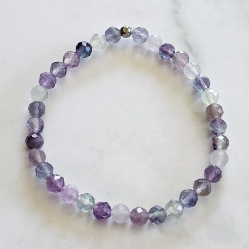 Fluorit (bunt, „Regenbogenfluorit“, facettiert) -Mala (2) mit  „Regenbogenfluorit“-Anhänger und 2 Armbändern – Bild 6