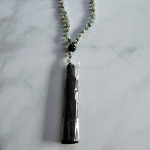 Jaspis (auch „Sesam Jaspis“ oder „Kiwi Jaspis, facettiert) -Obsidian-Mala mit Seidenquaste – Bild 6