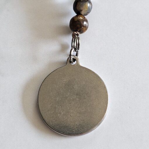 Magnesit-Opal (braun) -Mala (1) mit Edelstahlanhänger – Bild 8