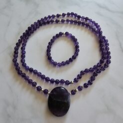 Amethyst (dunkel) -Mala mit dunklem Amethyst-Anhänger und Armband