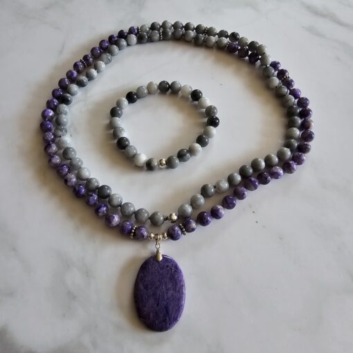 Charoit-"Adlerauge"-Mala mit Charoit-Anhänger und Armband