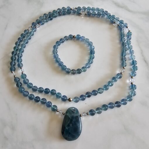 Fluorit (blau) -Bergkristall-Mala mit blau-grünem Fluorit-Anhänger und Armband