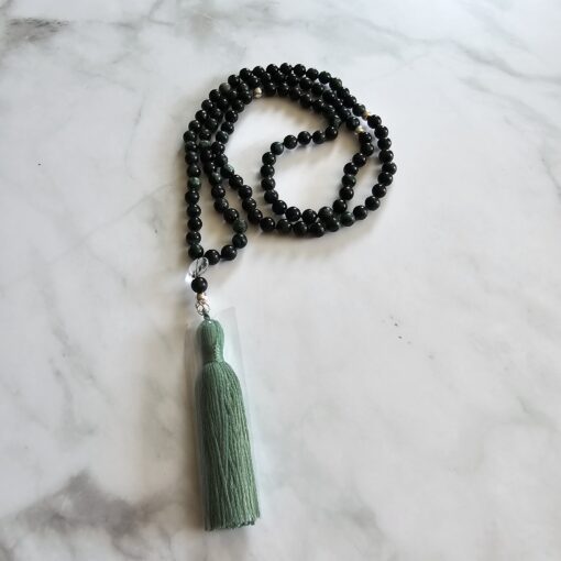 Fuchsit-Mala (2) mit Baumwollquaste