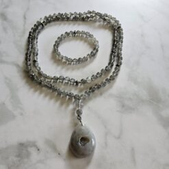 Mondstein (grau) -Mala mit grauem Achat-Anhänger und Armband