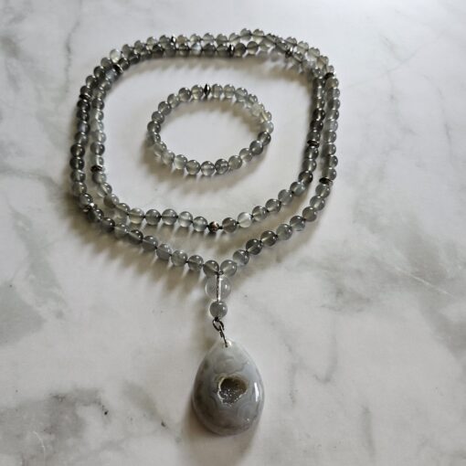 Mondstein (grau) -Mala mit grauem Achat-Anhänger und Armband
