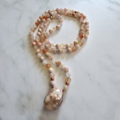 Achat („Kirschblütenachat“) -Mala (7) mit „Kirschblütenachat“-Anhänger in Freiform