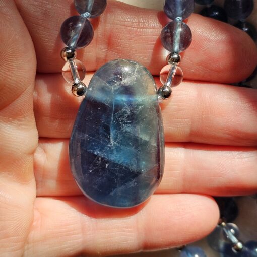 Fluorit (blau) -Bergkristall-Mala mit blau-grünem Fluorit-Anhänger und Armband – Bild 12