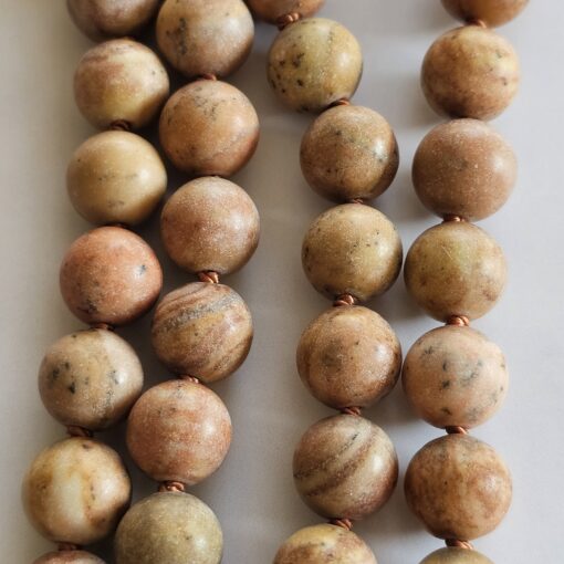 Jaspis (naturfarben und matt) -Sandelholz-Kupfer-Mala mit Kalkoolith-Anhänger und 2 Armbändern – Bild 13