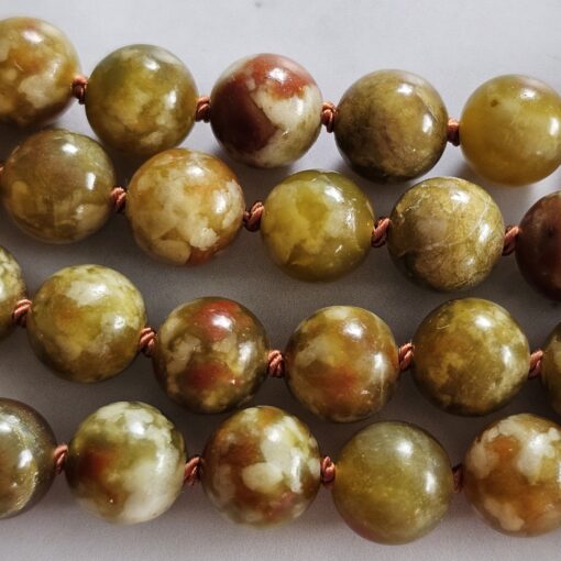 Serpentin-Mala mit kupferfarbenem Anhänger und 2 Armbändern – Bild 15