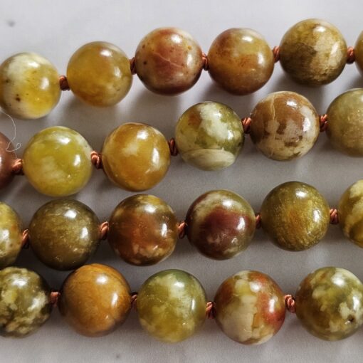 Serpentin-Mala mit kupferfarbenem Anhänger und 2 Armbändern – Bild 16