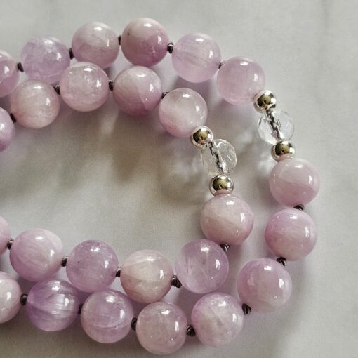 Kunzit-Bergkristall (facettiert) -Mala mit 925 Silberanhänger und Armband – Bild 18