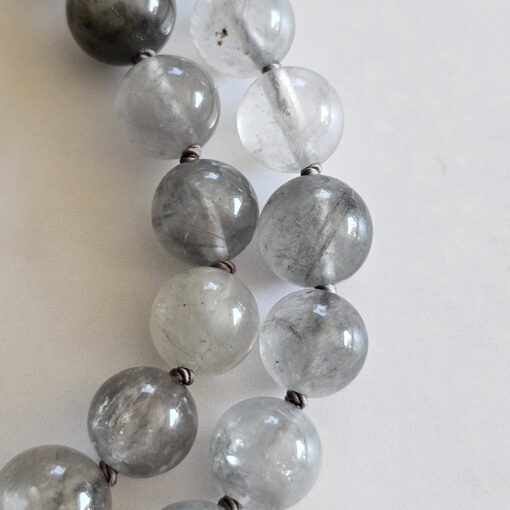 Bergkristall (dunkel, „Wolkenquarz“) -Mala mit Edelstahlanhänger und Armband – Bild 19