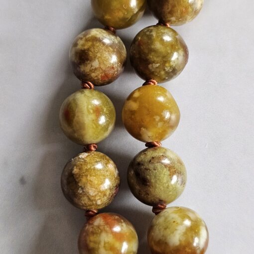 Serpentin-Mala mit kupferfarbenem Anhänger und 2 Armbändern – Bild 21