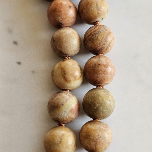 Jaspis (naturfarben und matt) -Sandelholz-Kupfer-Mala mit Kalkoolith-Anhänger und 2 Armbändern – Bild 25